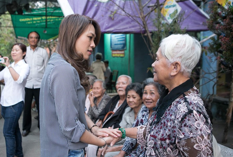 My Tam vua om dan vua hat tang nghe sy gia-Hinh-10